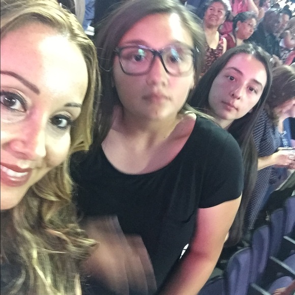 ⚡️⚡️Meet your posher⚡️⚡️ - Picture 3 of 8