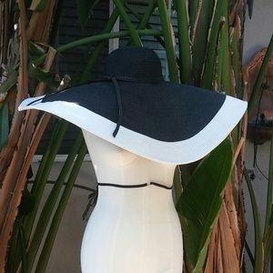 Oversized Black and White Brim Sunhat