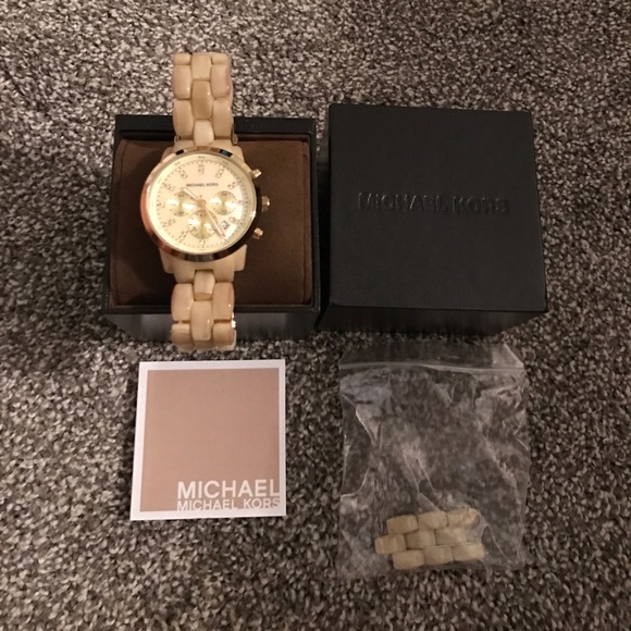 Michael Kors Watch - Picture 5 of 7