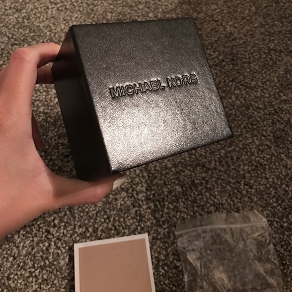 Michael Kors Watch - Picture 6 of 7