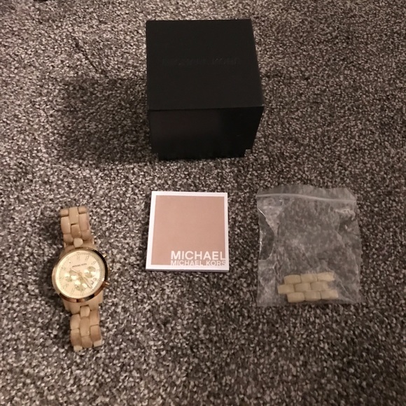 Michael Kors Watch - Picture 7 of 7