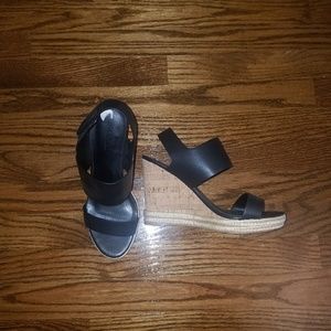 🚨MUST GO🚨Black wedges