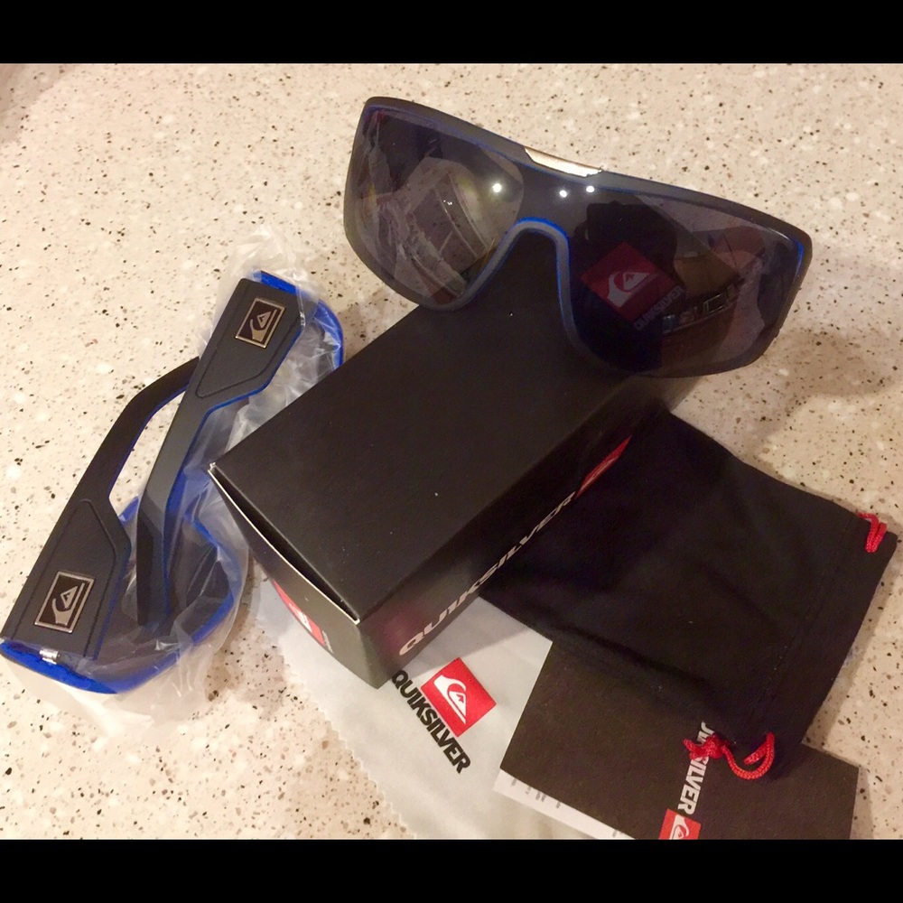 New Black/Blue Quiksilver Sunglass set - Picture 2 of 2