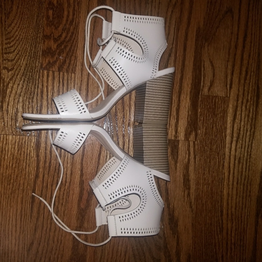 🚨MUST GO🚨Ankle cuff tie up sandals