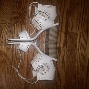 🚨MUST GO🚨Ankle cuff tie up sandals