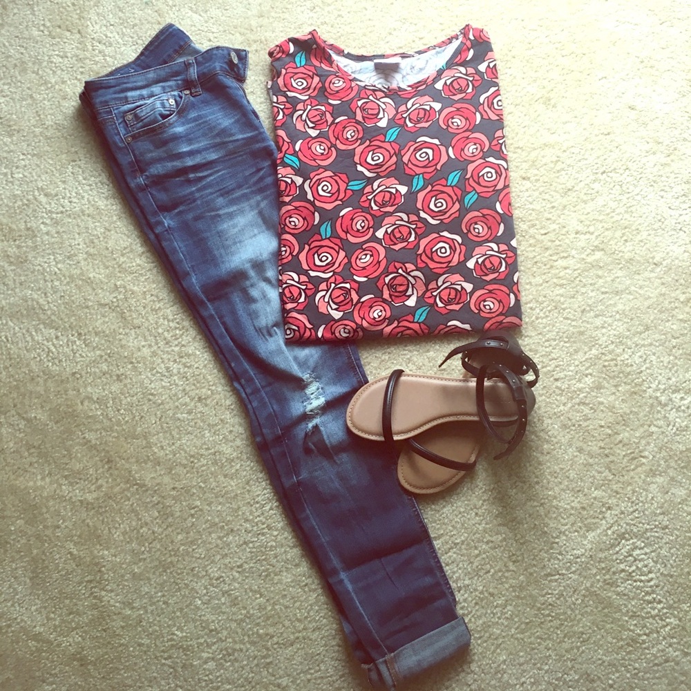 Lularoe Irma DISNEY ROSES EUC size medium
