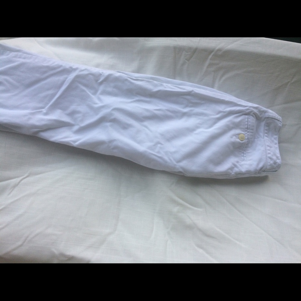 The limited white capris size 4