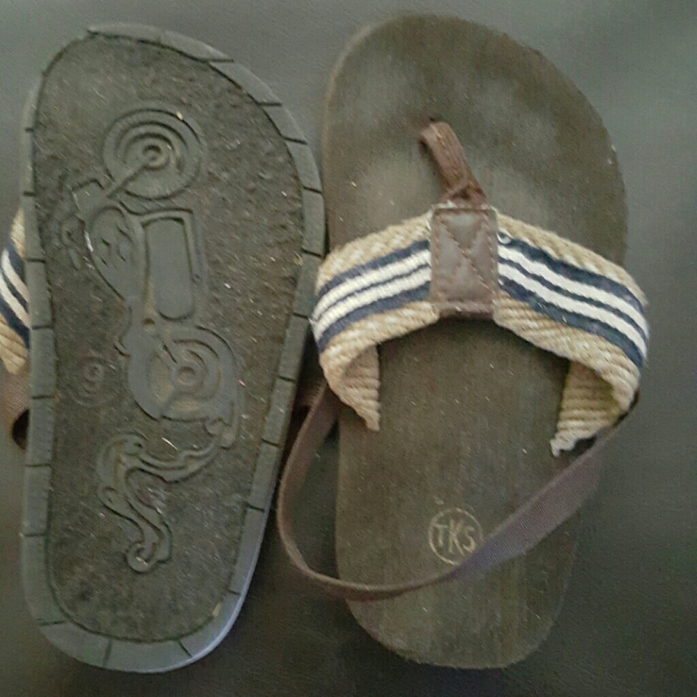 Boys toddler 9 filpflops sandals navy blue tan