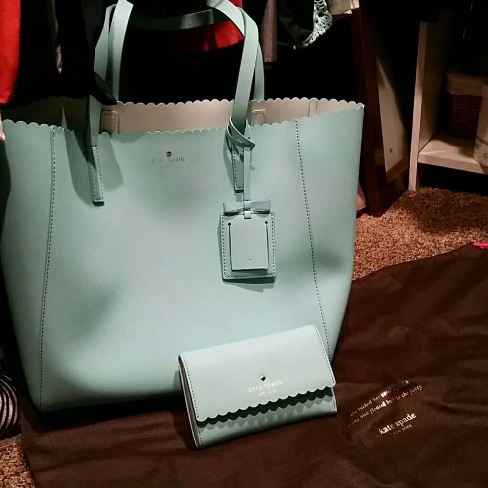 ♠Large Kate Spade tote and wallet - Picture 2 of 4