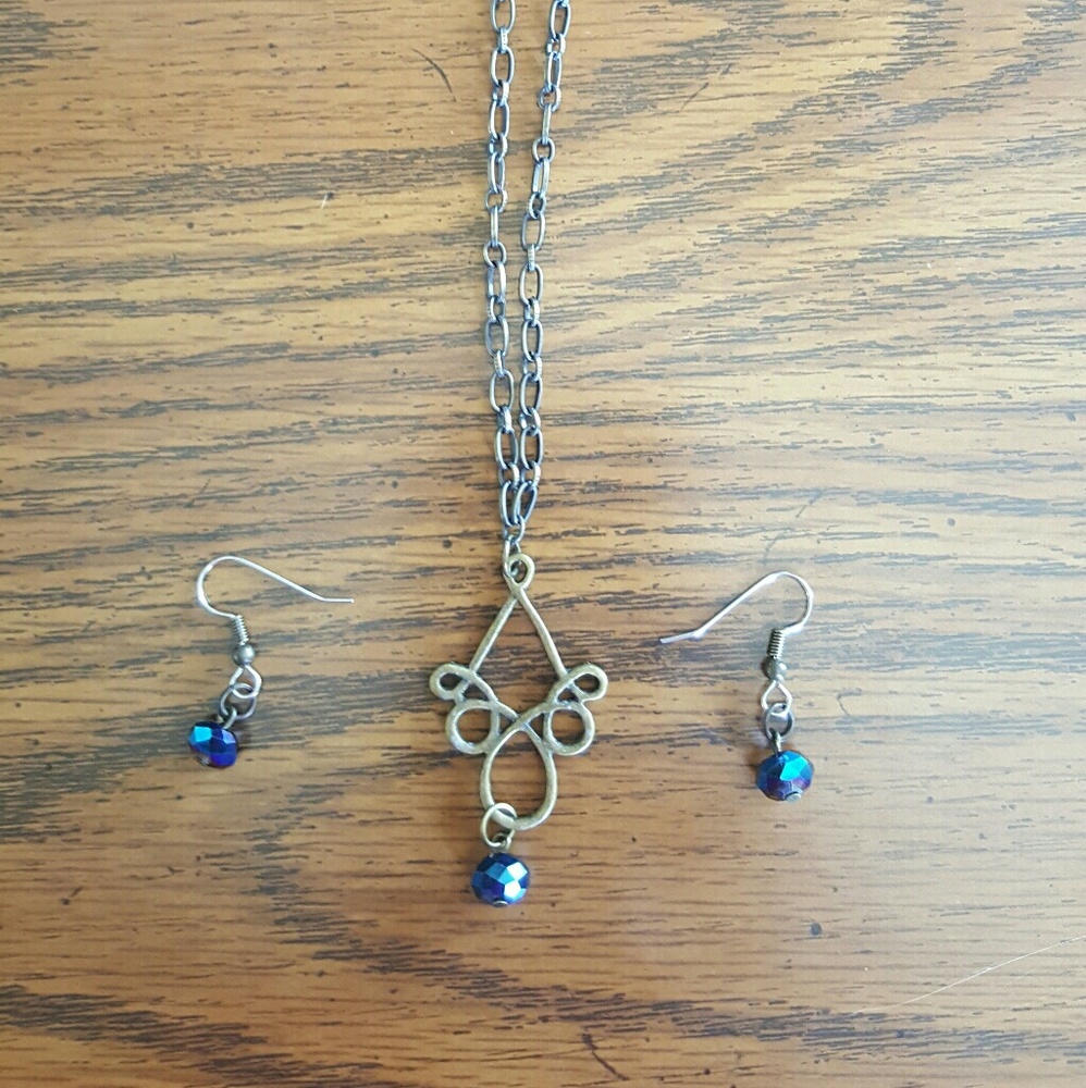 Necklace and earring set