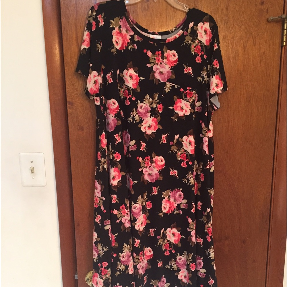 Gently Used Black/Floral Carly
