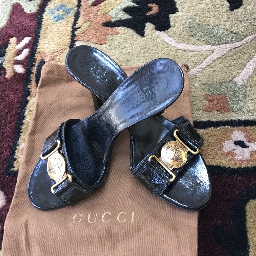 Gucci patent slides with gold color Gucci emblem