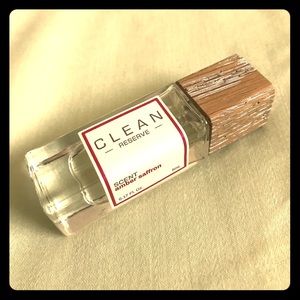 Clean reserve amber saffron travel spray