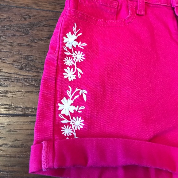 GapKids Flower Fuchsia Shorts - Picture 2 of 7
