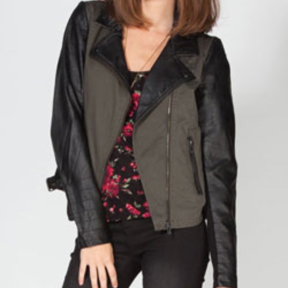 ‪OTHERS FOLLOW Faux Leather Sleeve Moto Jacket‬