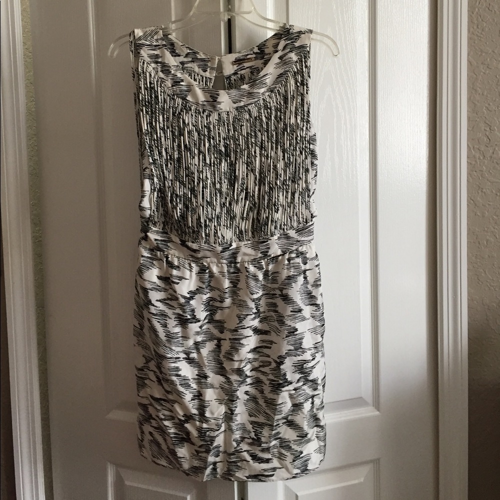 Short sleeve dress