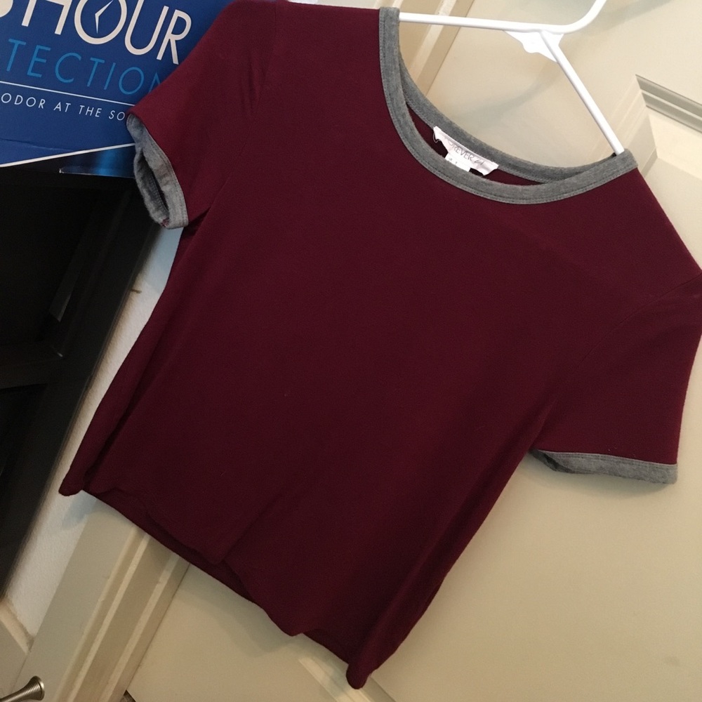 Maroon and gray slightly cropped tee!