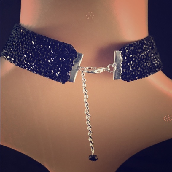 ✨Elegant Swarovski Element Choker✨ - Picture 2 of 3