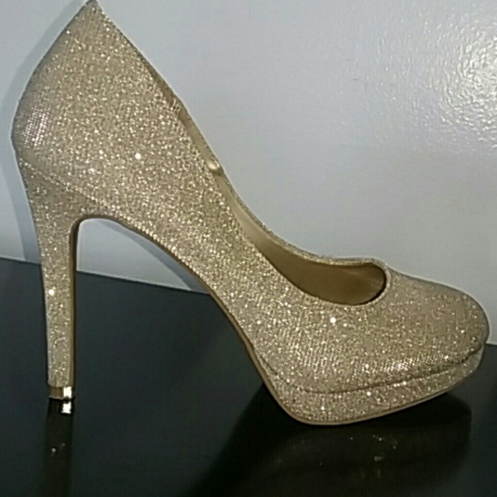 Size 8 gold 4 1/4" high heel with slight platform