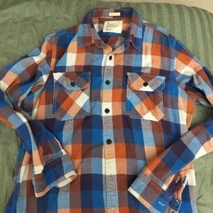 Men's American Eagle flannel.