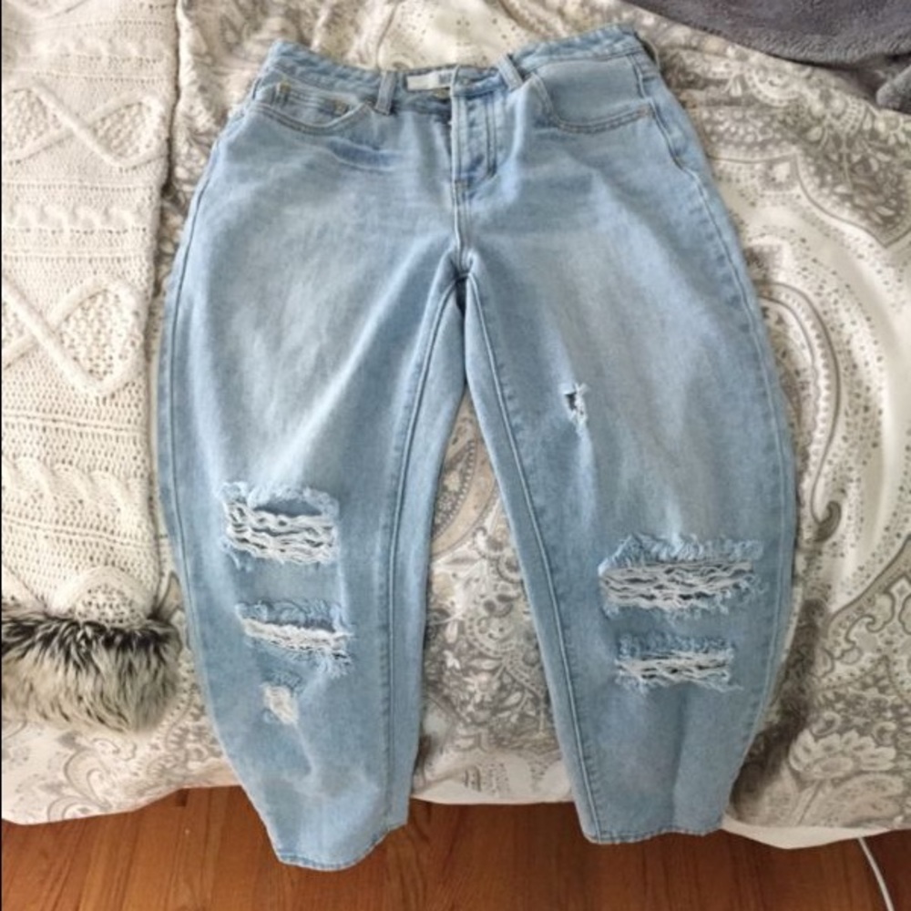 Brandy Melville Ripped Boyfriend Jeans