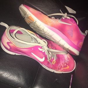 Nike tennis shoes! Barely worn