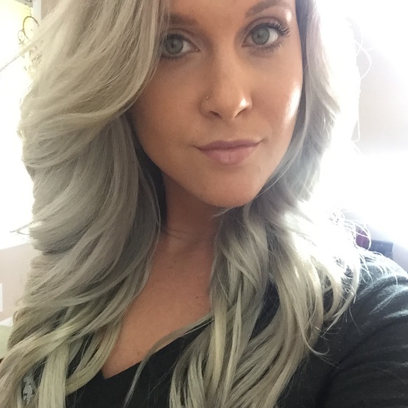 Meet Your Posh Stylist! - Picture 3 of 4