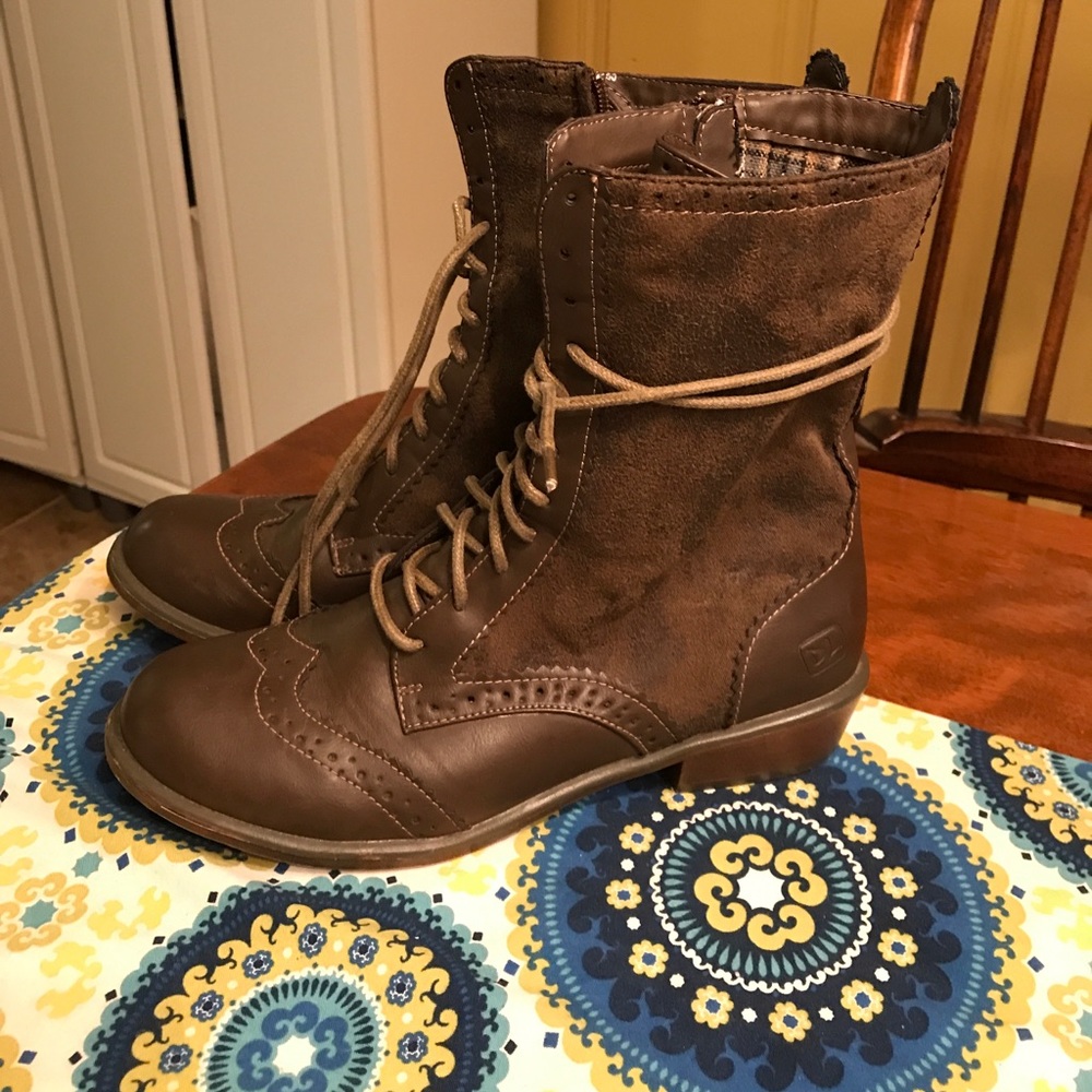 Brown Lace Up Boots - So cute!