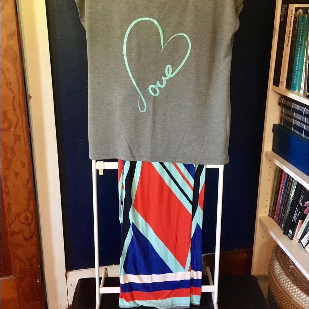 Great summer outfit! Palazzo pants and tee.
