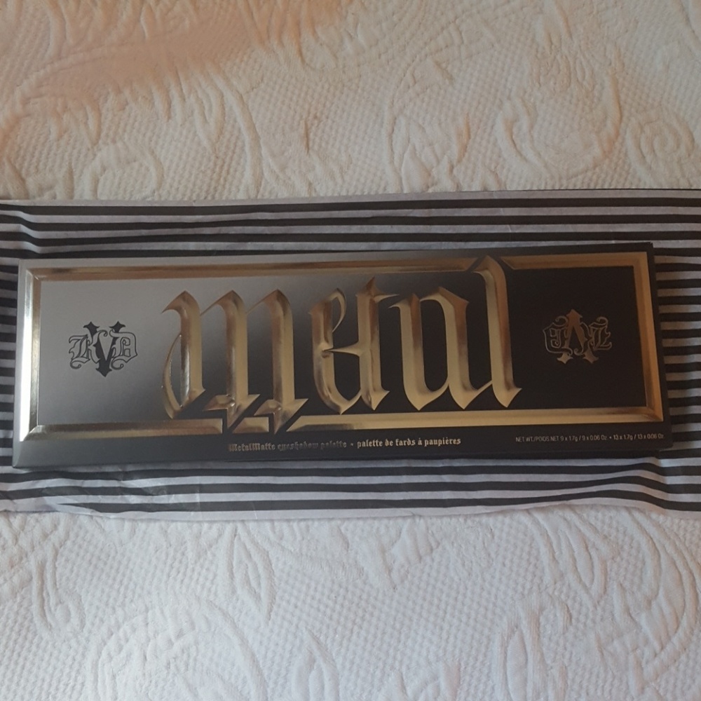 NEW !! KAT VON D MetalMatte eyeshadow palette !!