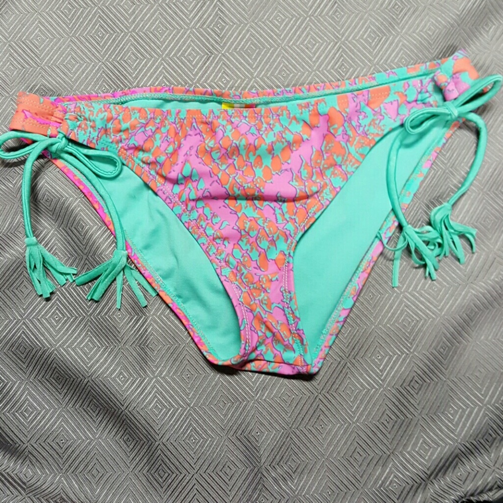 Raisins tassle tie bikini bottoms