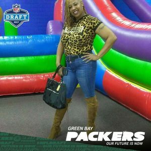 Meet your Posher, Salena