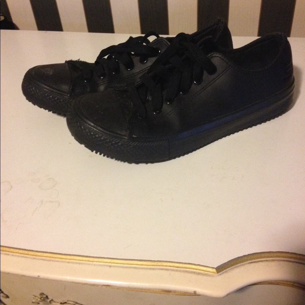 Non slip work shoes