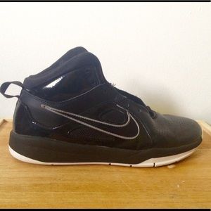 Nike black size 5 unisex basketball shoes