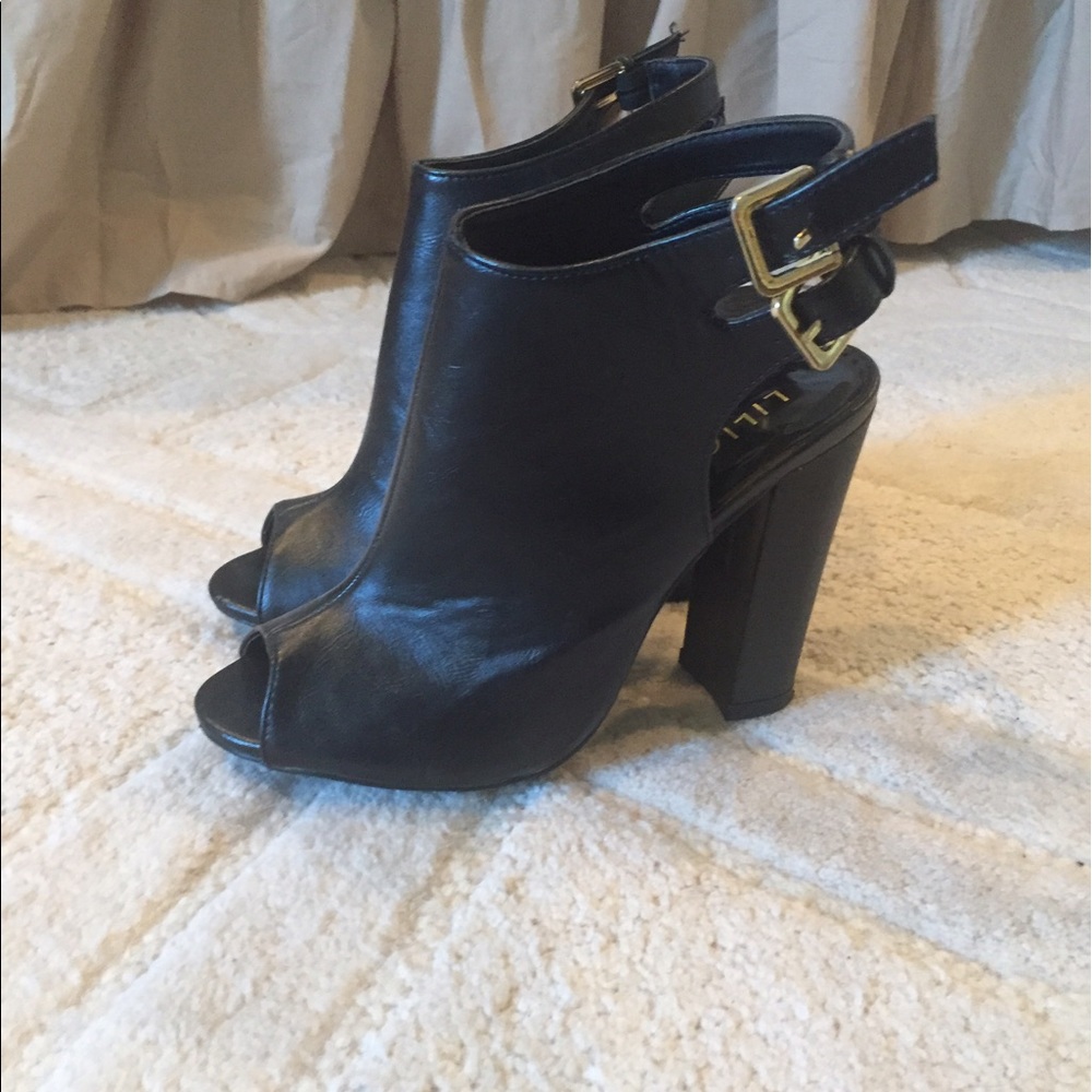Peep-toe booties