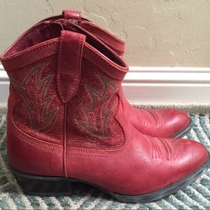 Ariat Billie Boot Size 8 - super cute!!