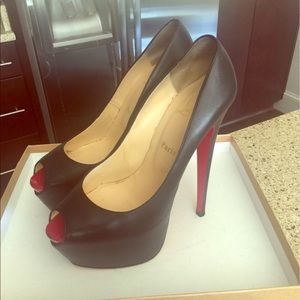Authentic Christian Loubutin, Black Peep Toe 👠