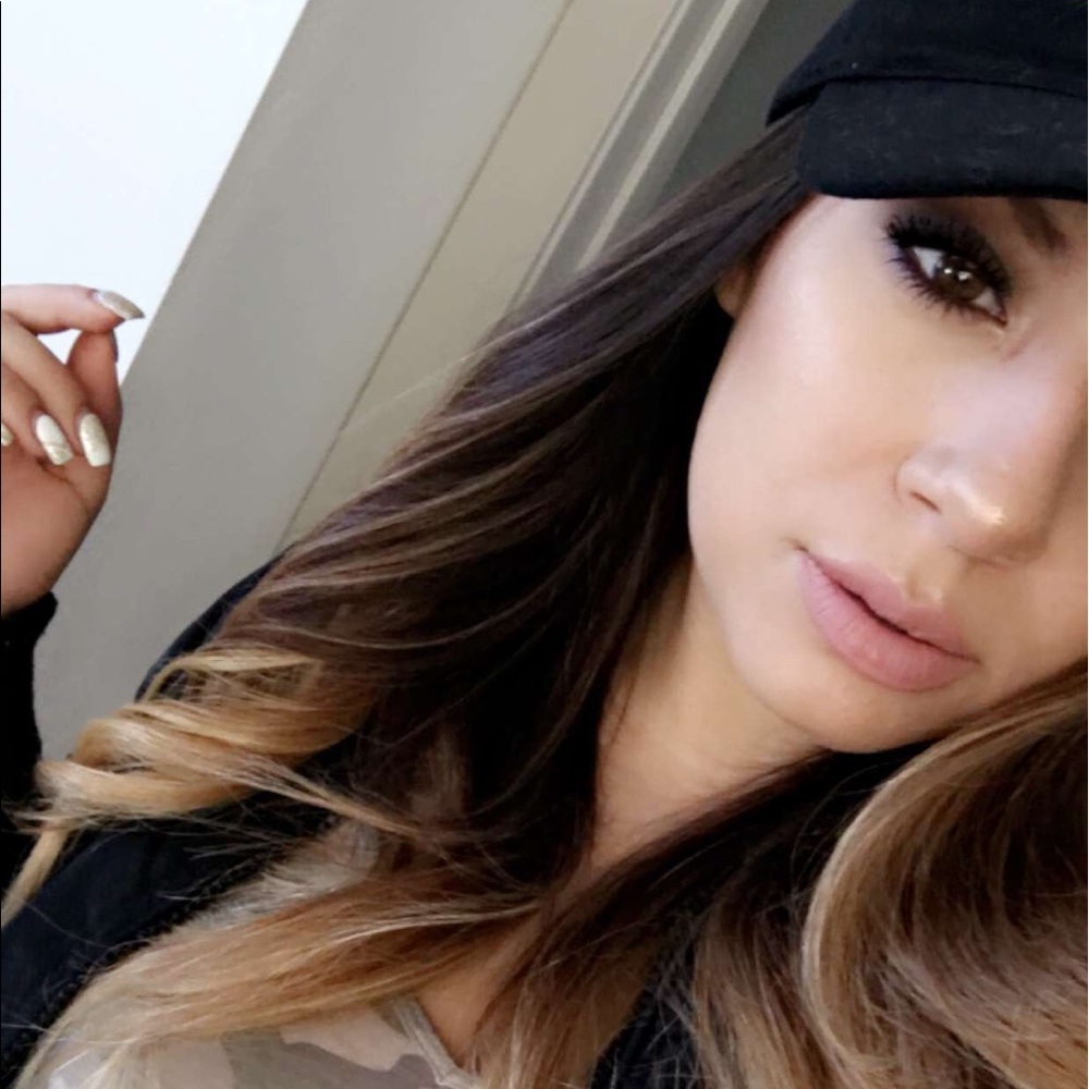 Meet your Posher, Danielle