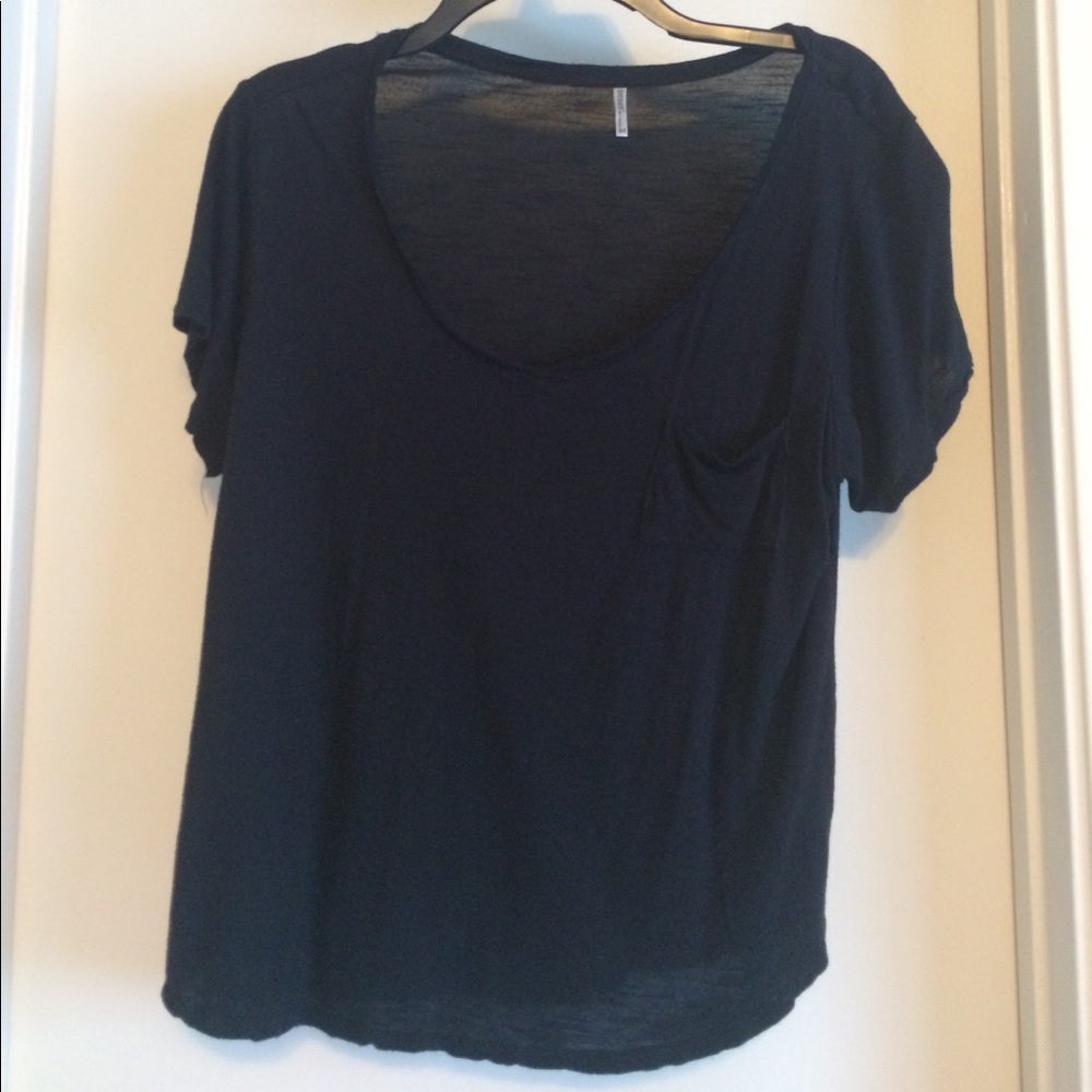 Black loose tee