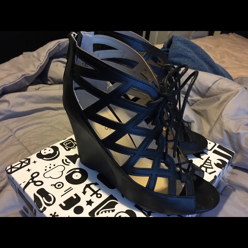 Black Wedges