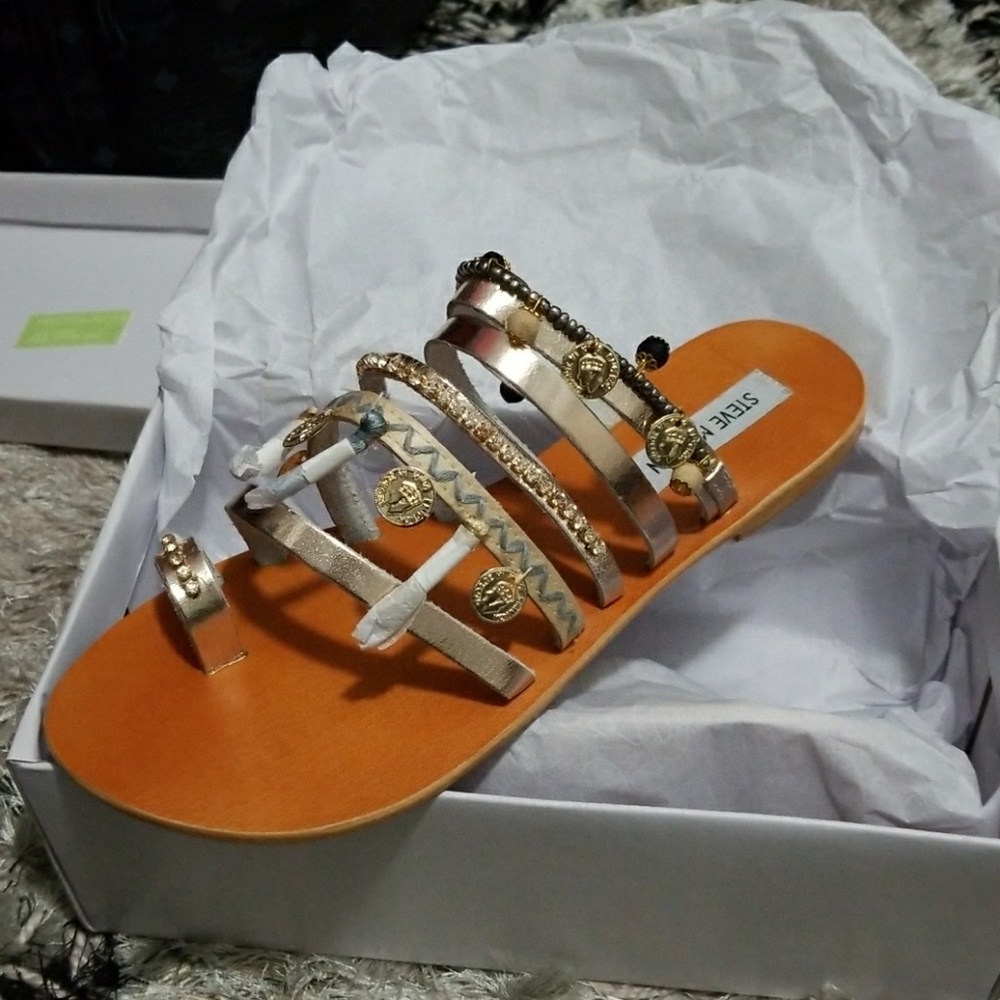 ******NEW REDUCTION***** Steve Madden sandals