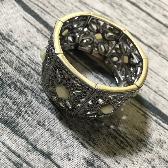 Vintage Inspired Stretch Bracelet 🍾 - Picture 4 of 4