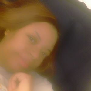 Meet your Posher, Adela