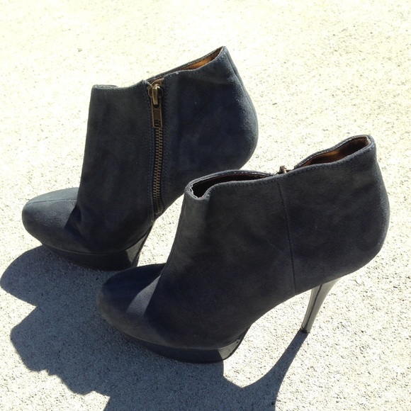 Steve Madden Chelseey Ankle Boots - Picture 2 of 8