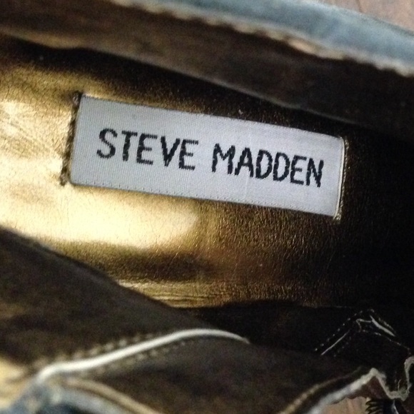 Steve Madden Chelseey Ankle Boots - Picture 3 of 8