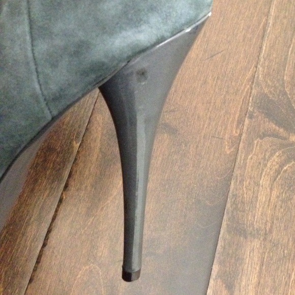 Steve Madden Chelseey Ankle Boots - Picture 5 of 8