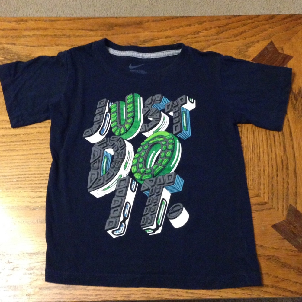 Nike shirt size 5