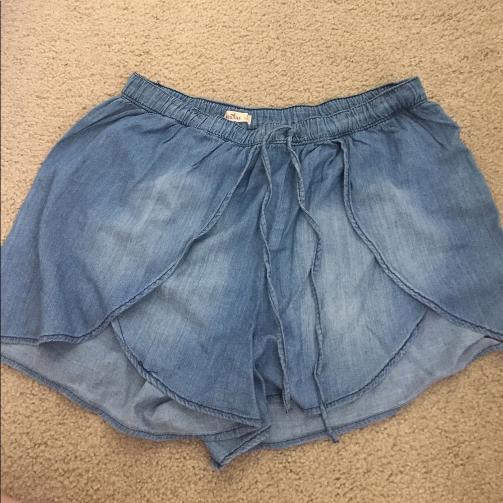 Hollister loose shorts!