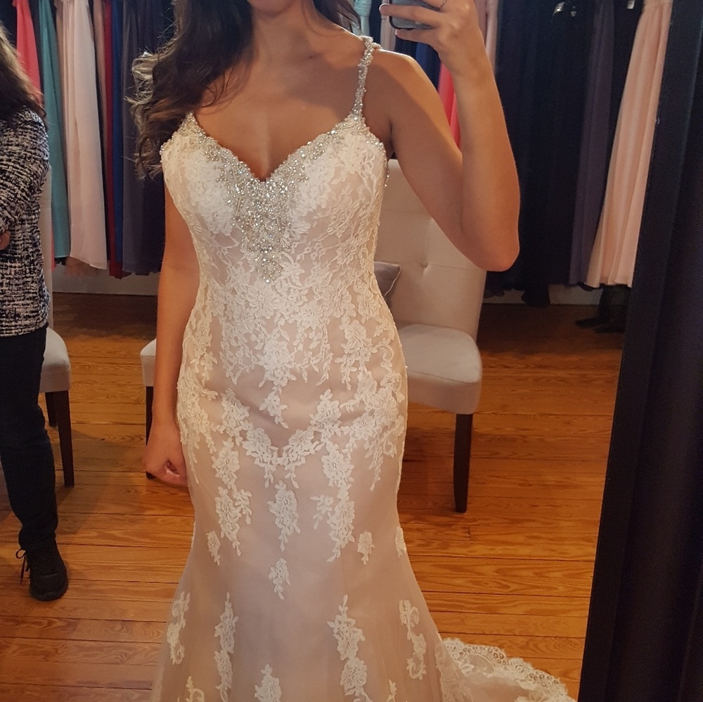 Essense of Australia Wedding Dress D3200