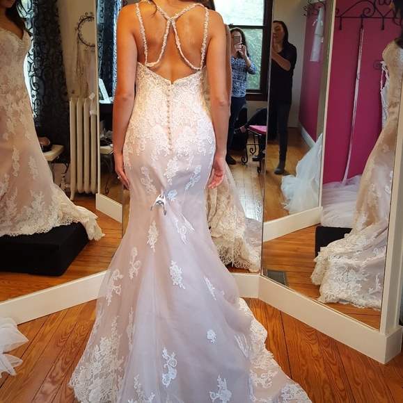 Essense of Australia Wedding Dress D3200 - Picture 2 of 6